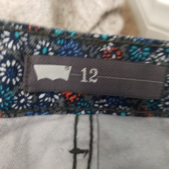 Levi's Size 12 Floral Denim Shorts - Picture 3 of 5